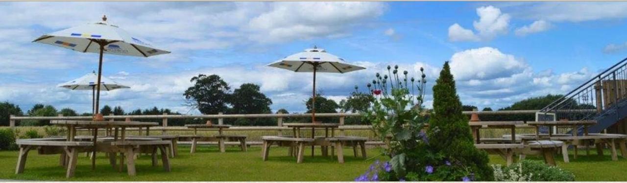 The Queens At Horton Telford Esterno foto
